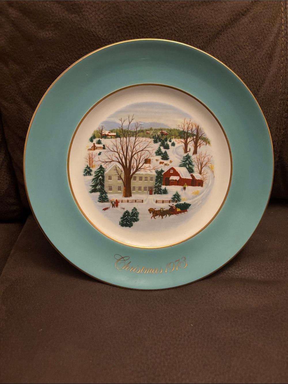 Christmas 1973 Decorative Holiday Plate. Avon by Enoch Wedgwood Ltd, England